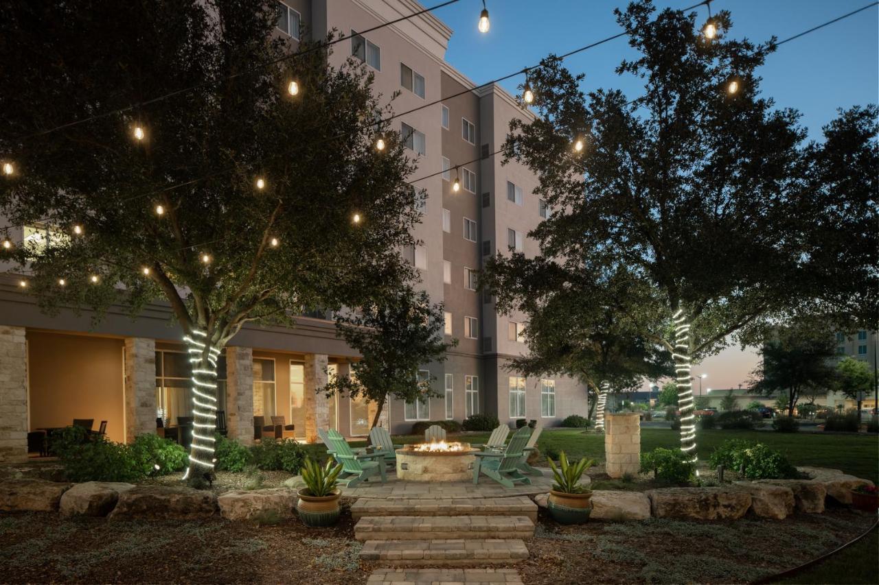 Courtyard By Marriott San Antonio Six Flags At The Rim Hotel Exterior photo