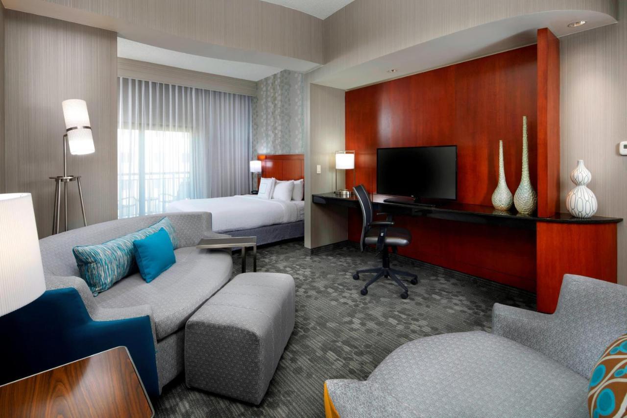 Courtyard By Marriott San Antonio Six Flags At The Rim Hotel Exterior photo