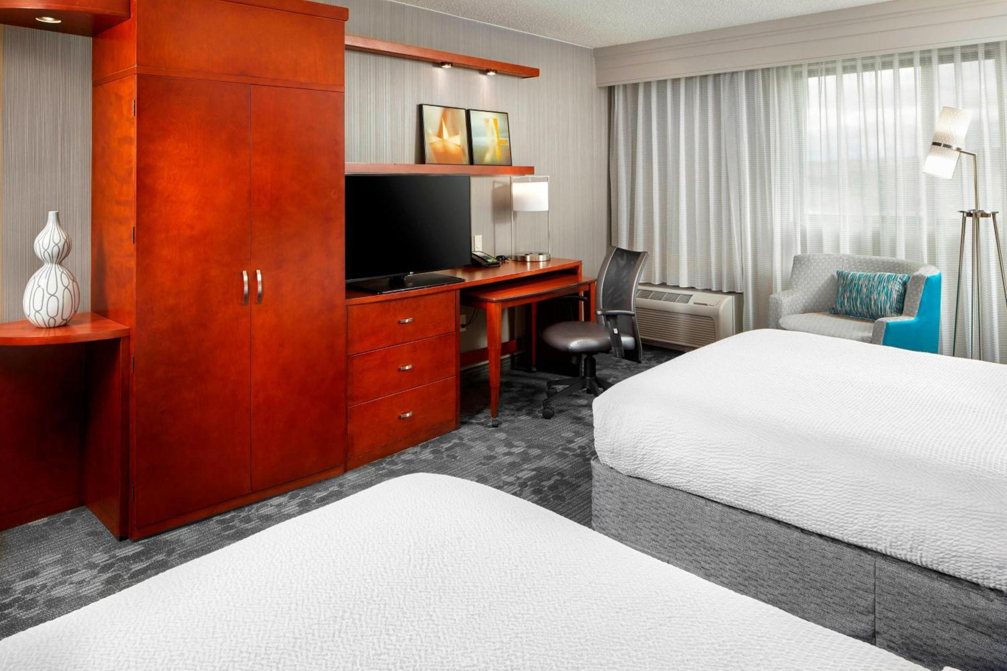 Courtyard By Marriott San Antonio Six Flags At The Rim Hotel Exterior photo