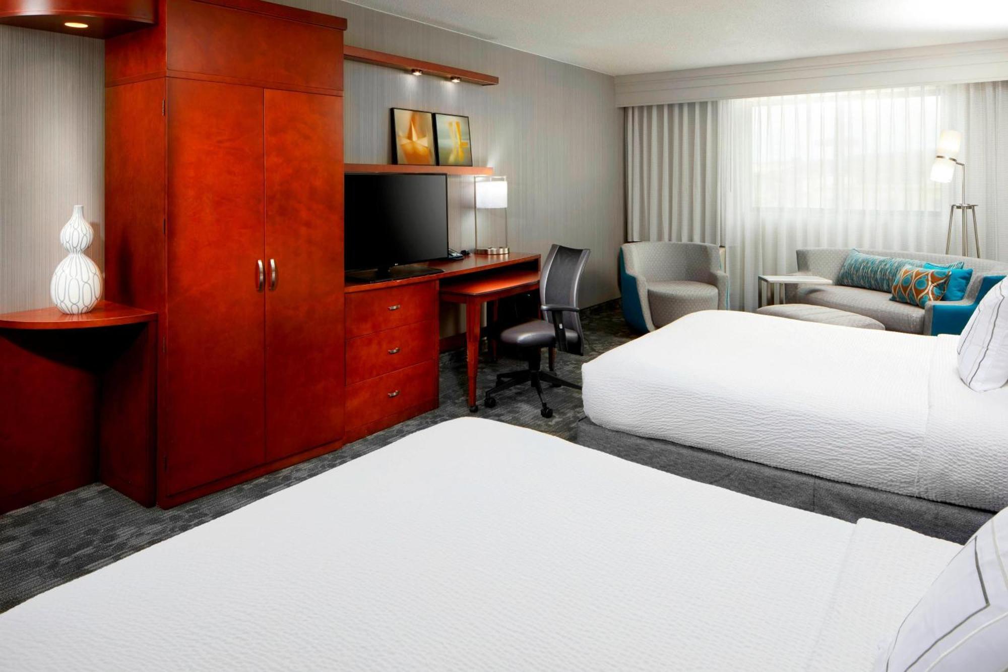 Courtyard By Marriott San Antonio Six Flags At The Rim Hotel Exterior photo