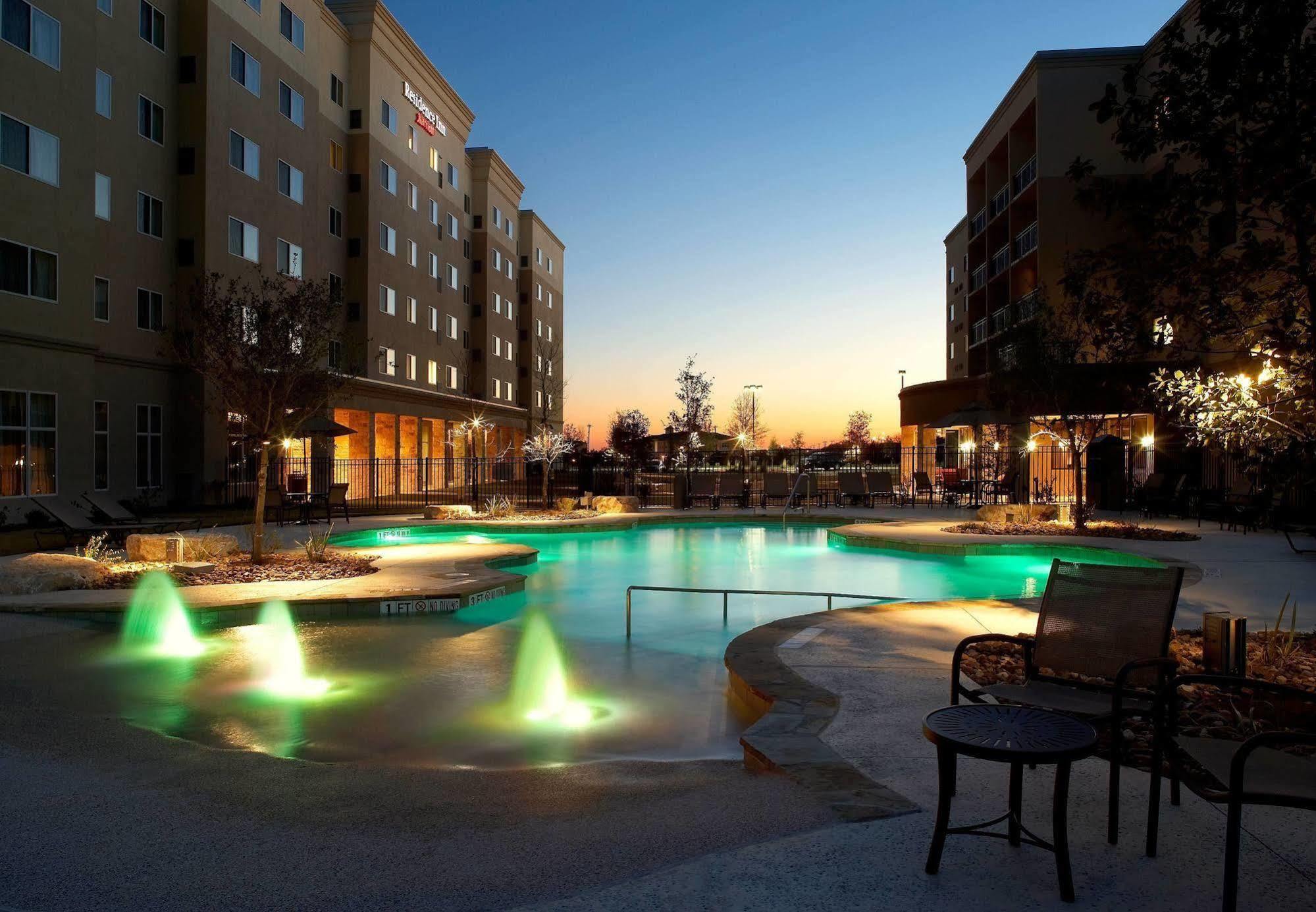 Courtyard By Marriott San Antonio Six Flags At The Rim Hotel Exterior photo